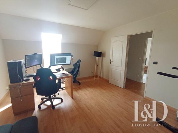 MAISON INDIVIDUELLE 117M2 - 4 CHAMBRES - PISCINE ET JARDIN- À 15 MINUTES DE SENS