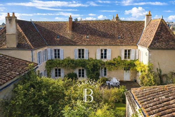 Montmorillon, Maison 6 Chambres -  396 m² à vendre