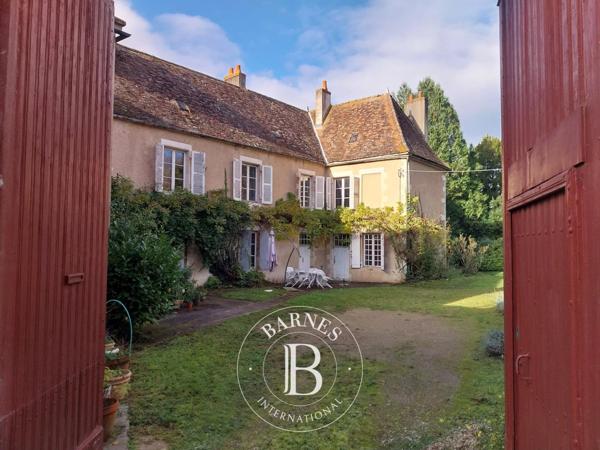 Montmorillon, Maison 6 Chambres -  396 m² à vendre