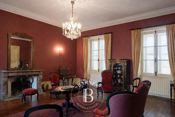 Montmorillon, Maison 6 Chambres -  396 m² à vendre