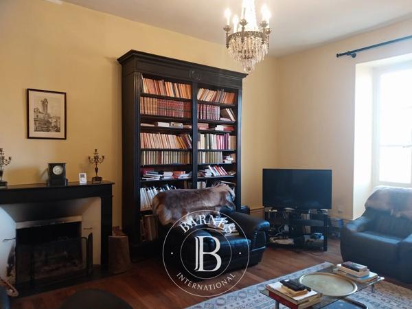 Montmorillon, Maison 6 Chambres -  396 m² à vendre