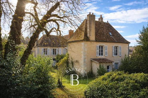 Montmorillon, Maison 6 Chambres -  396 m² à vendre