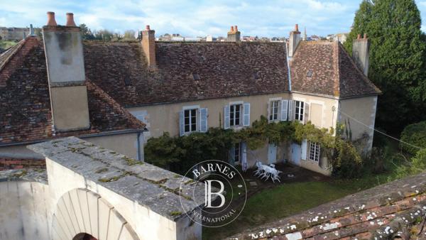 Montmorillon, Maison 6 Chambres -  396 m² à vendre