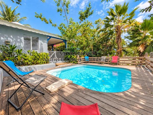 Un cocon tropical avec piscine, proche de tout