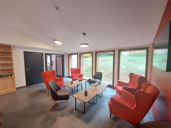 Auberge : murs et fonds