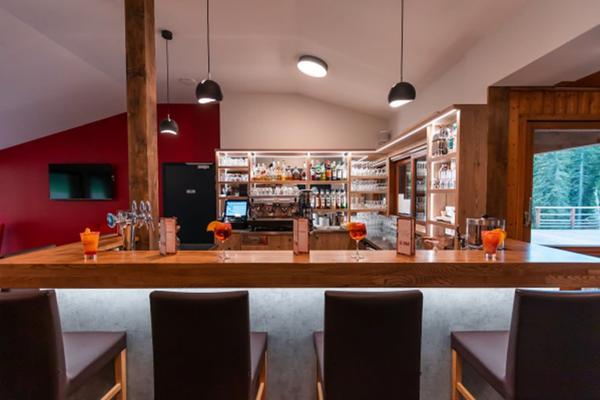 Auberge : murs et fonds