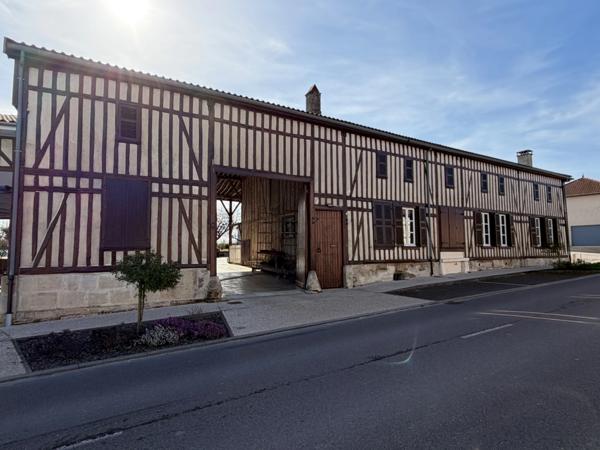 CORPS DE FERME RÉNOVÉ AVEC DÉPENDANCES ET PARC ARBORÉ