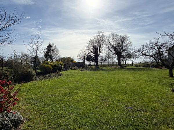 CORPS DE FERME RÉNOVÉ AVEC DÉPENDANCES ET PARC ARBORÉ