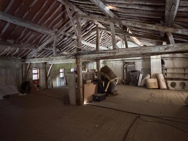 CORPS DE FERME RÉNOVÉ AVEC DÉPENDANCES ET PARC ARBORÉ