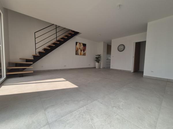 Coignières (78310) Maison Neuve proche Le Mesnil Saint Denis