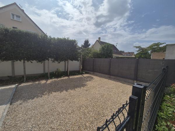 Coignières (78310) Maison Neuve proche Le Mesnil Saint Denis