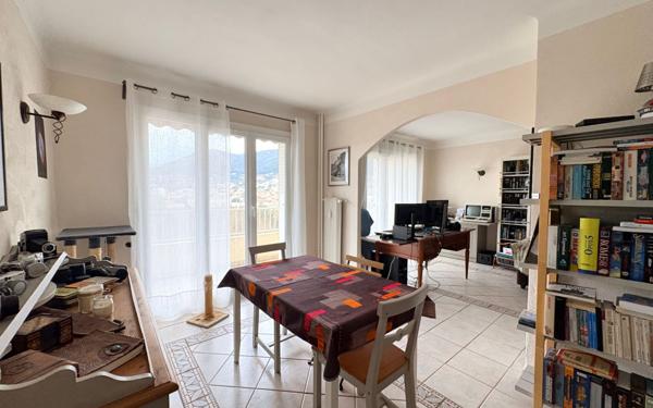 Appartement à vendre    3 pièces • 60 m2 Toulon