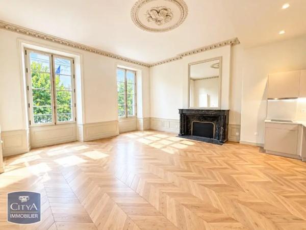 Appartement à louer 3 pièces 65.33m² Chinon (37500)
