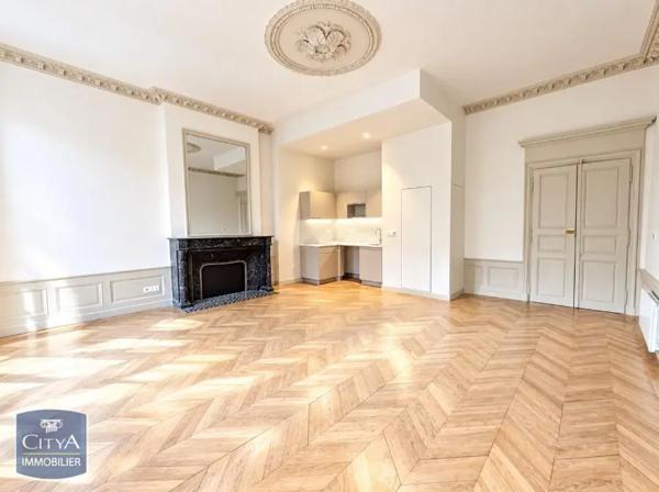 Appartement à louer 3 pièces 65.33m² Chinon (37500)