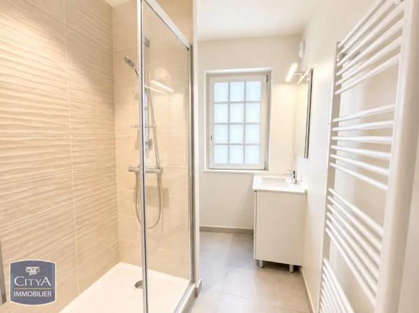 Appartement à louer 3 pièces 65.33m² Chinon (37500)
