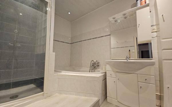 Appartement à vendre    3 pièces • 72,84 m2 Saint-Étienne