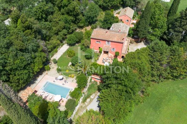 Propriété d’Exception à Biot : Deux Villas Idéales pour Chambres Biot
