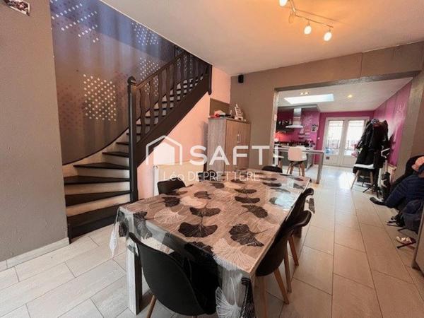 Maison de ville beaux volumes