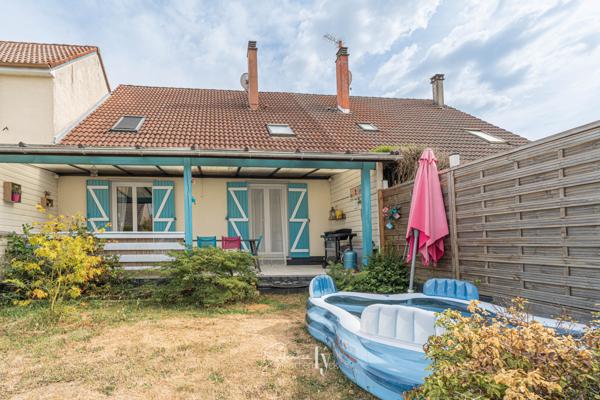 Maison
         5 pièces
        - 101 m² Exclusivité 159 000 € *