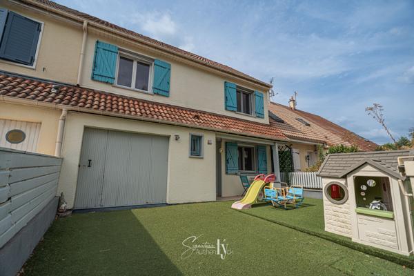 Maison
         5 pièces
        - 101 m² Exclusivité 159 000 € *