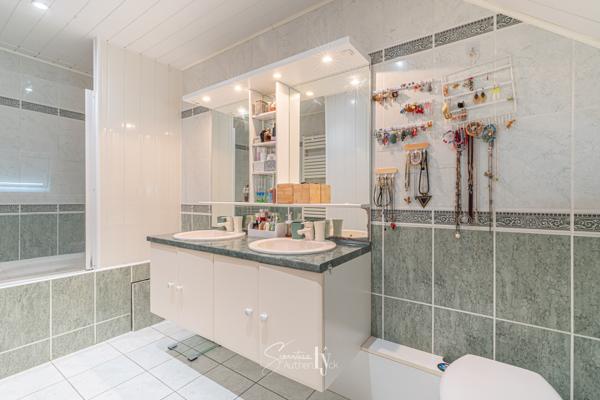 Maison
         5 pièces
        - 101 m² Exclusivité 159 000 € *