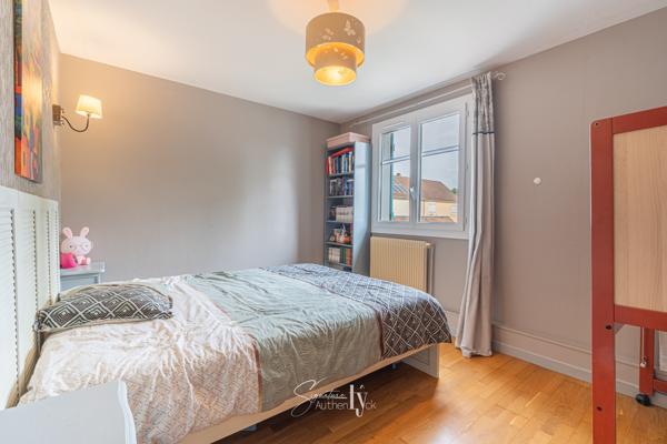 Maison
         5 pièces
        - 101 m² Exclusivité 159 000 € *