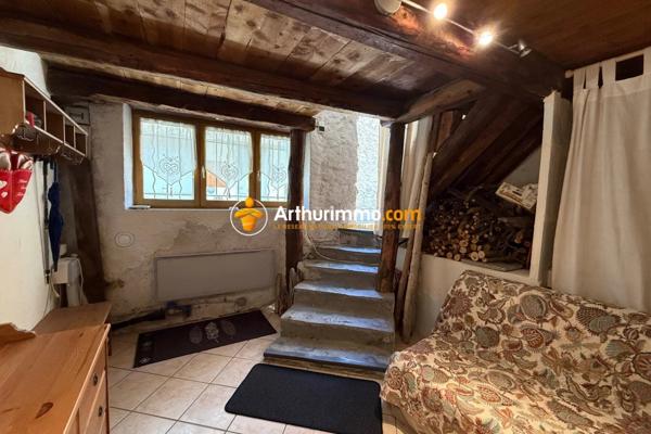 Vente                                                      Maison de village
                        
                     3 pièces                      74 m2                     à Guillestre
