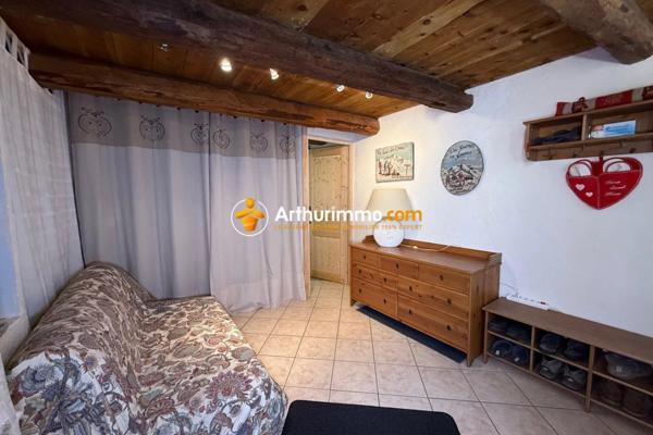 Vente                                                      Maison de village
                        
                     3 pièces                      74 m2                     à Guillestre
