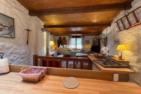 Vente                                                      Maison de village
                        
                     3 pièces                      74 m2                     à Guillestre