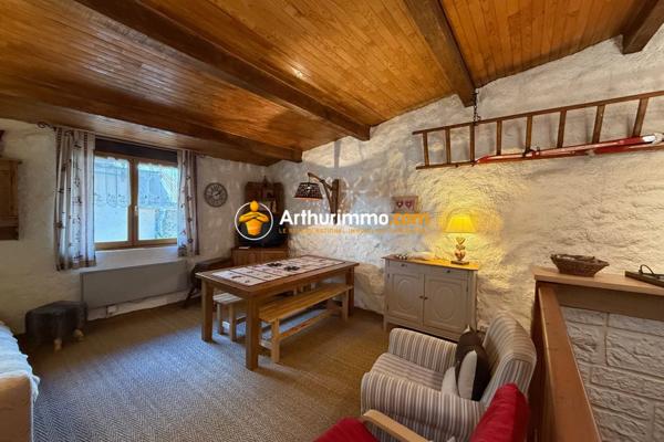 Vente                                                      Maison de village
                        
                     3 pièces                      74 m2                     à Guillestre