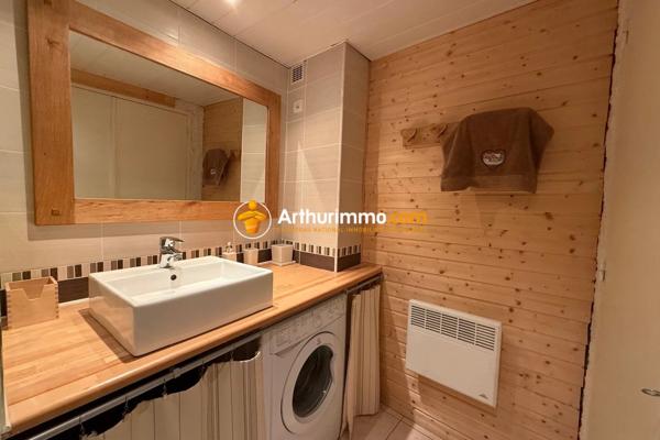 Vente                                                      Maison de village
                        
                     3 pièces                      74 m2                     à Guillestre