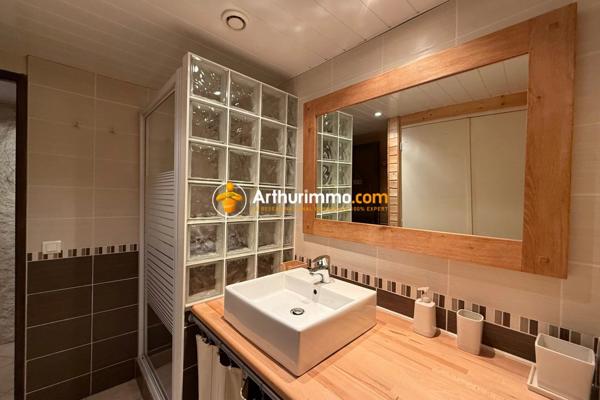 Vente                                                      Maison de village
                        
                     3 pièces                      74 m2                     à Guillestre