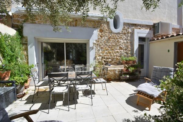 Dpt Bouches du Rhône (13), à vendre MIRAMAS maison P6 de 124 m² - 5 chambres cour arborée