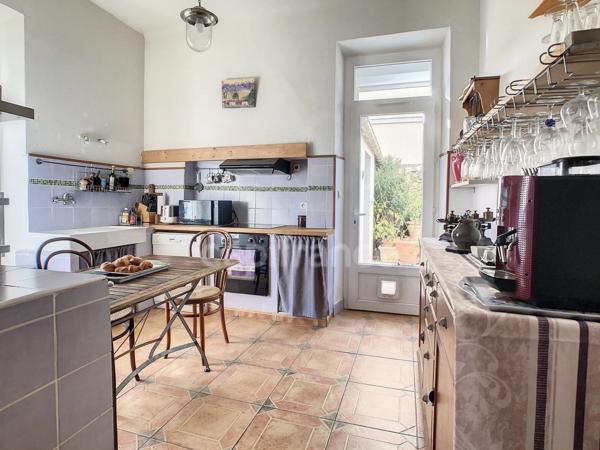 Dpt Bouches du Rhône (13), à vendre MIRAMAS maison P6 de 124 m² - 5 chambres cour arborée