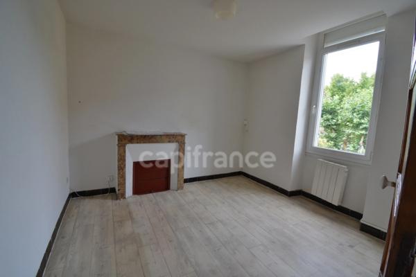 Dpt Bouches du Rhône (13), à vendre MIRAMAS maison P6 de 124 m² - 5 chambres cour arborée