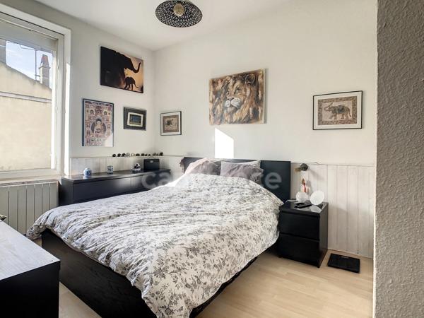 Dpt Bouches du Rhône (13), à vendre MIRAMAS maison P6 de 124 m² - 5 chambres cour arborée