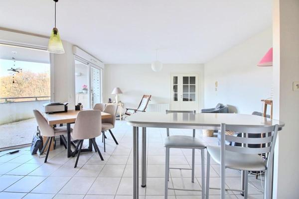 Exclusivité - BRIVE Secteur Hopital : Apt T3 de 64m² rénové avec TERRASSE de 22m², GARAGE et parking dans Résidence récente avec PISCINE