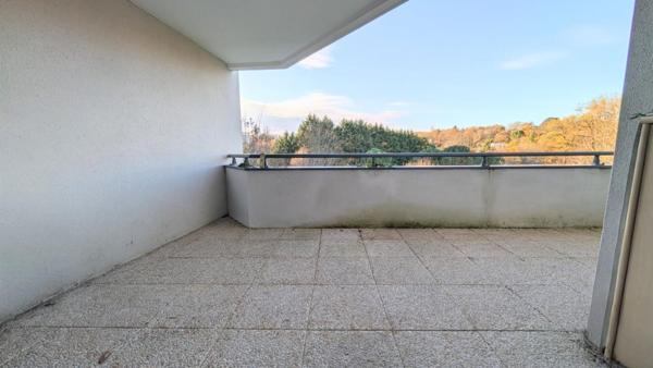 Exclusivité - BRIVE Secteur Hopital : Apt T3 de 64m² rénové avec TERRASSE de 22m², GARAGE et parking dans Résidence récente avec PISCINE