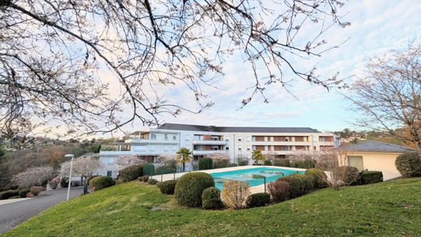 Exclusivité - BRIVE Secteur Hopital : Apt T3 de 64m² rénové avec TERRASSE de 22m², GARAGE et parking dans Résidence récente avec PISCINE