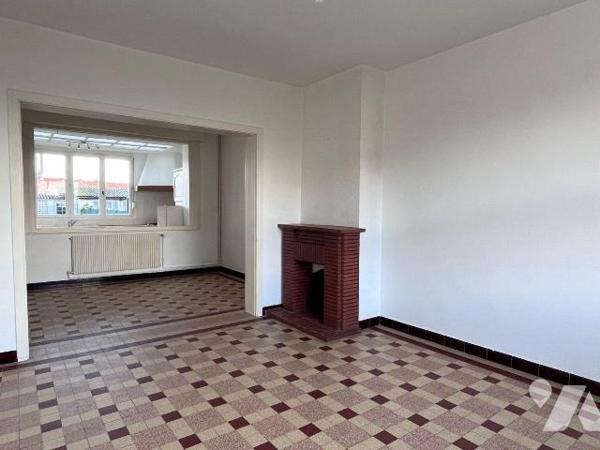 Nouveauté à vendre uniquement chez votre notaire !! 
Très agréable maison de ville mitoyenne d...