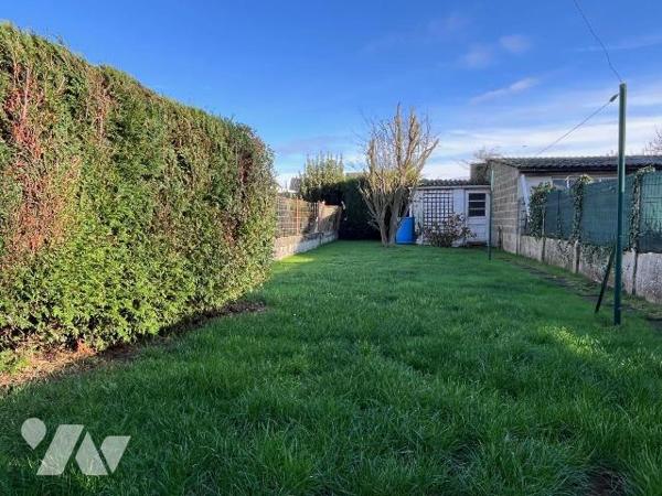 Nouveauté à vendre uniquement chez votre notaire !! 
Très agréable maison de ville mitoyenne d...