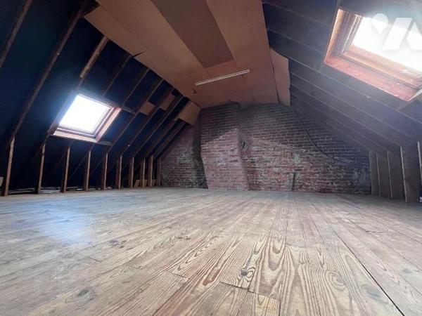 Nouveauté à vendre uniquement chez votre notaire !! 
Très agréable maison de ville mitoyenne d...