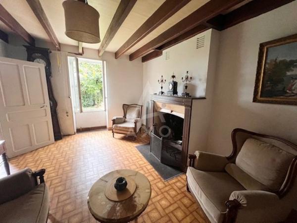 SAUZAY VAUSSAIS - MAISON A RENOVER AVEC GRANGE