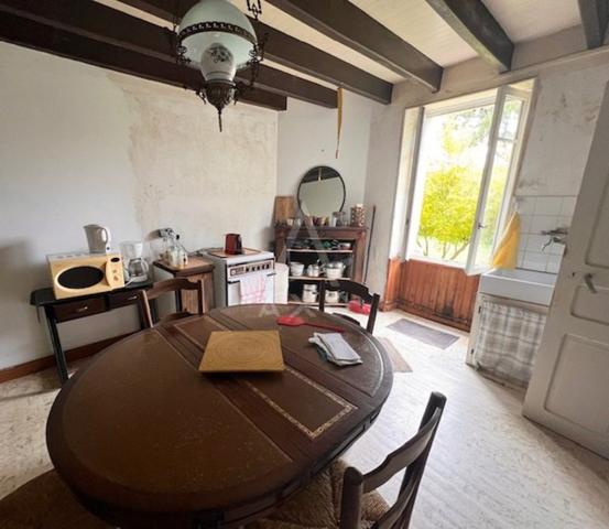 SAUZAY VAUSSAIS - MAISON A RENOVER AVEC GRANGE