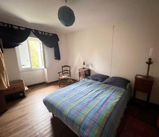 SAUZAY VAUSSAIS - MAISON A RENOVER AVEC GRANGE