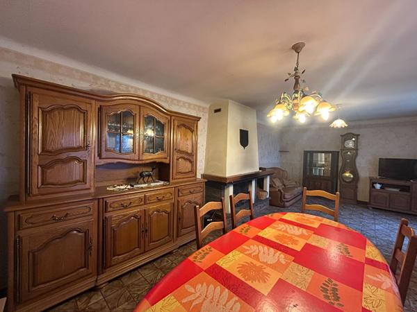 Maison des années 70 avec plus de 2500m2 de jardin située à Voivres-Les-Le-Mans