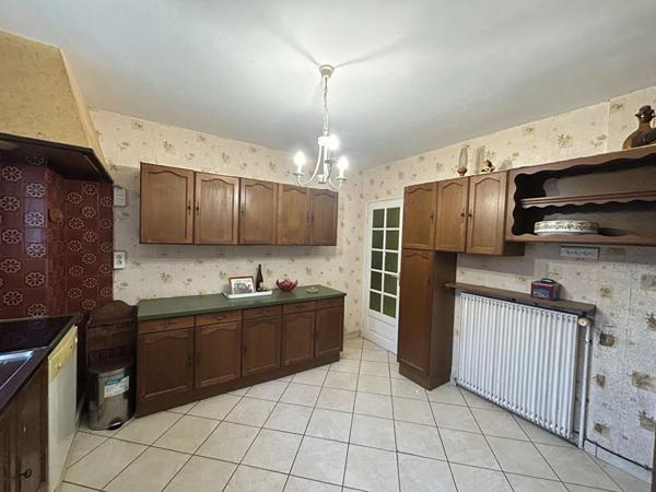 Maison des années 70 avec plus de 2500m2 de jardin située à Voivres-Les-Le-Mans