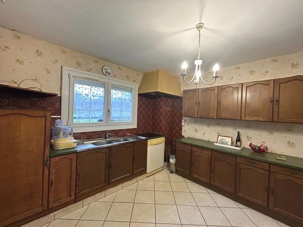 Maison des années 70 avec plus de 2500m2 de jardin située à Voivres-Les-Le-Mans