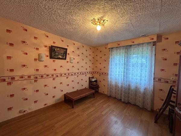 Maison des années 70 avec plus de 2500m2 de jardin située à Voivres-Les-Le-Mans