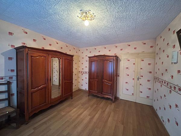 Maison des années 70 avec plus de 2500m2 de jardin située à Voivres-Les-Le-Mans